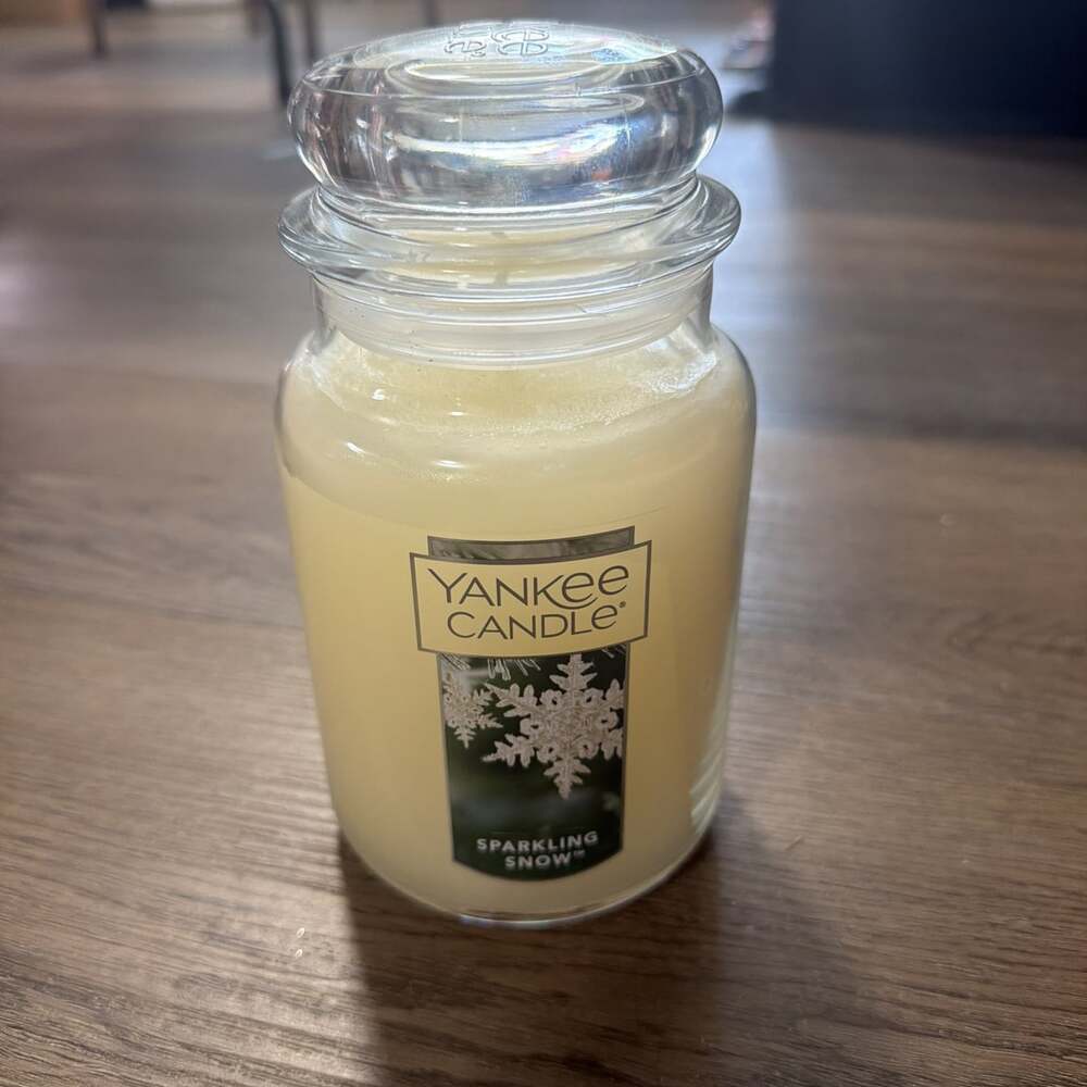 Yankee Candle SPARKLING SNOW Housewarmer Large 22 oz Jar Candle RETIRED SCENT
